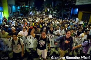 20万人が「W杯反対」デモ　ブラジル国民の怒りとは？