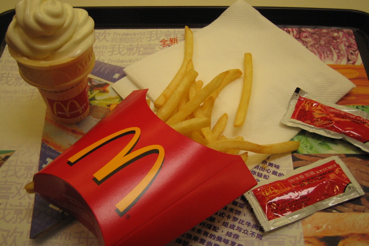 こんな傘マーカー欲しい 海外マクドナルド マクドナルドX on フライド