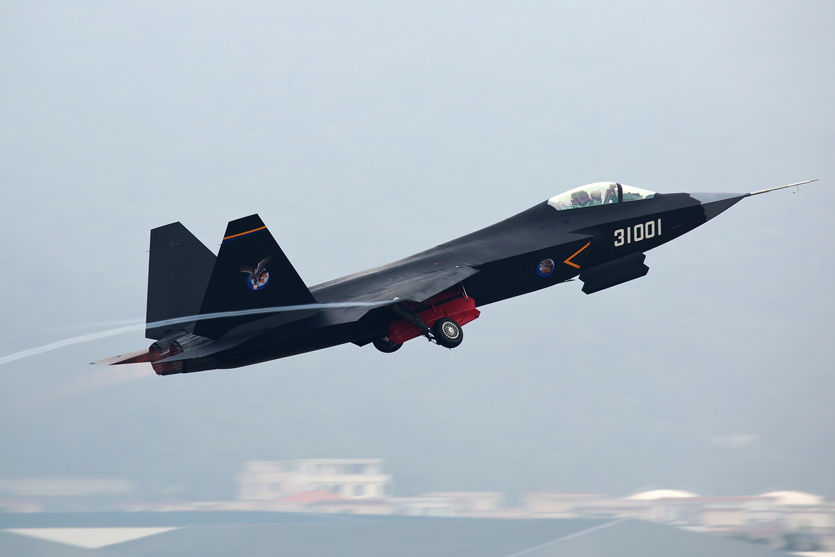 中国の最新ステルス戦闘機「J-31B」、先進技術を搭載 空母艦載機か 