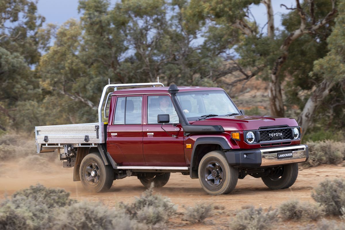 伝説の終わり」ランクル70のV8終了、豪州ショック… 予期される価格高騰