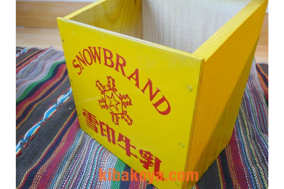 牛乳箱4個セット（明治、グリコ、名古屋、雪印）昭和レトロ 牛乳箱4個セット（明治、グリコ、名古屋、雪印）昭和レトロ